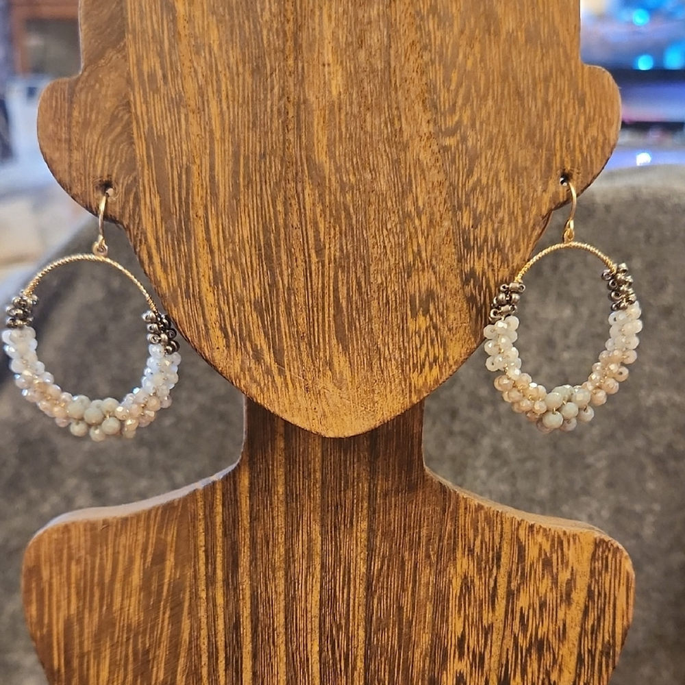 Massini Elegant Beaded Earrings in Cream and Gold